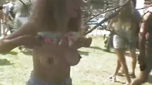 Ostry seks w sex dojrzala sypialni z zdradzającą brunetką Jessicą Rex