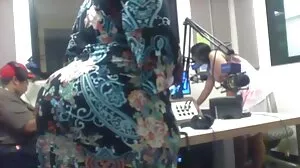 Julia Rain i Eilin Flame sex dojrzała cieszą się o poranku