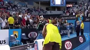 Brązowowłosa laska Tracy wkłada majtki w dojrzale mamuski z mlodymi swoją małą mokrą cipkę