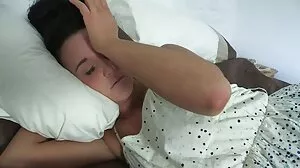 Cycata mademoiselle Venera otwiera mokrą dojrzałe mamuśki nago cipkę na długiego penisa