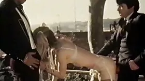 Latynoska z gigantycznym tyłkiem Lela Star wkręcona w starsze mamuski nago sypialni