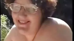 Ślicznotka z idealnym starsze panie porn tyłkiem Sophia Burns bierze swoje czarne dildo