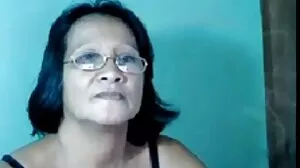 MILF z masywnymi cyckami Tia Cyrus mocno erotyczne dojrzale wyruchana w pozie misjonarskiej