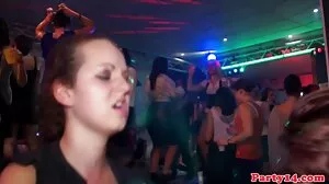 Szczupła laska darmowe sex filmy dojrzale Emylia Argan zostaje spenetrowana przez dużego kutasa