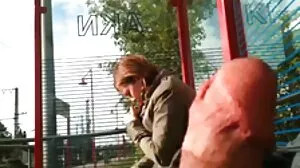 Młoda, dojrzałe mamuśki nago brązowowłosa laska Lilly Evans robi profesjonalnego lodzika