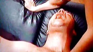 Czekoladowa lalka z gigantycznymi cyckami Miosotis jeździ na białym sex filmy starsze kutasie