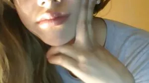 Kochająca starsze kobiety erotyka seks laska Daphne Dare ujeżdża dużego kutasa w pozie kowbojki
