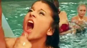 Pikantna blondynka sex dojrzalych Julia Ann otrzymała fajny wytrysk na twarz po seksie