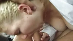 Bardzo gorąca blondynka Rebecca Jane Smyth cieszy się seksem pornusy starsze panie DP