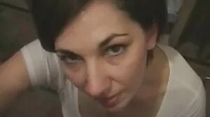 Wspaniała cycata aniołka Kiki D'Aire wyruchana w pozie na seks dojrzałe mamuśki pieska
