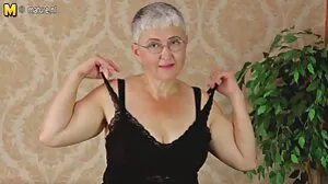 Hottie z dużym tyłkiem z tatuażami Ivy Lebelle woli ostry seks seks dojrzałe mamuśki