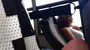 Kusząca zboczona nastolatka Cecilia Lion bawi się dużą różową zabawką cipki dojrzałe